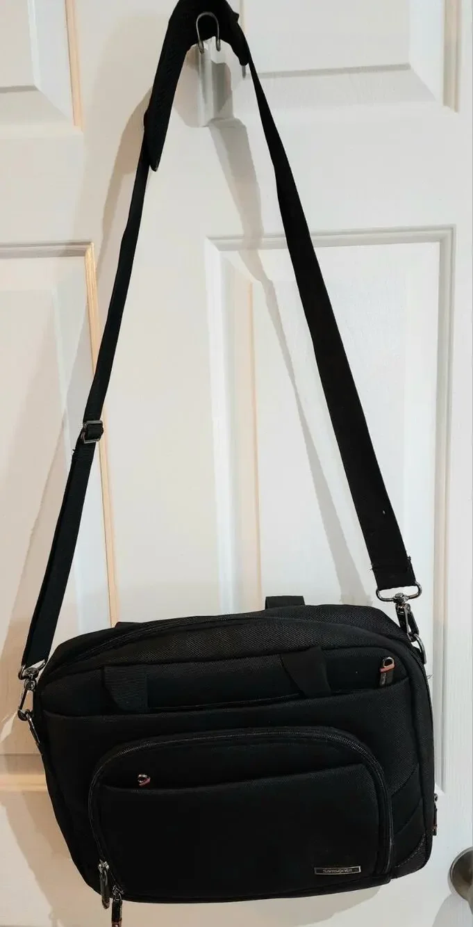 Samsonite Laptop Shuttle Bag Black 15.6” Padded Case Adjustable Strap Mint Cond.